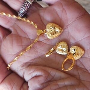 HAPPY HOLIDAYk Gold Plate, Dipped severall times!Heart necklace and earring set!